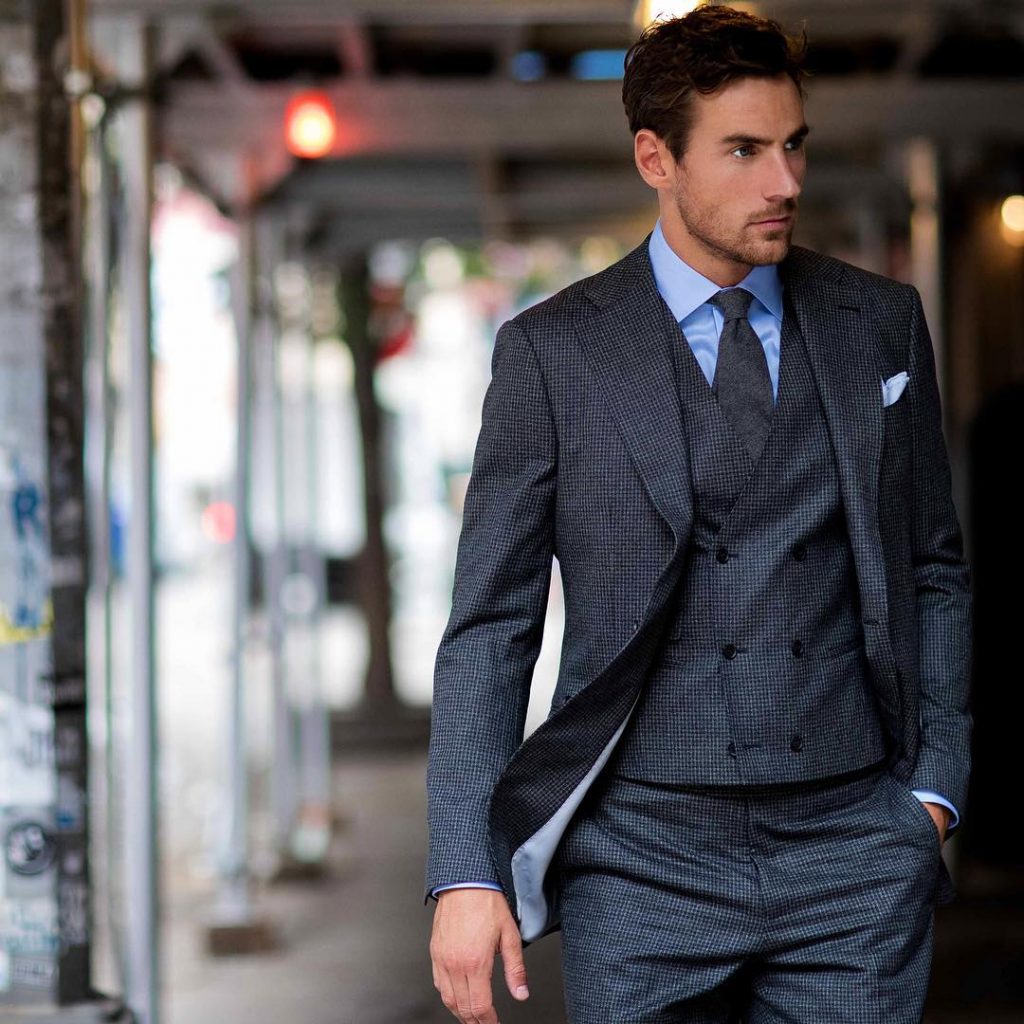 12 اشتباه رایج در مورد پوشیدن لباس و ست کردن لباس آقایان