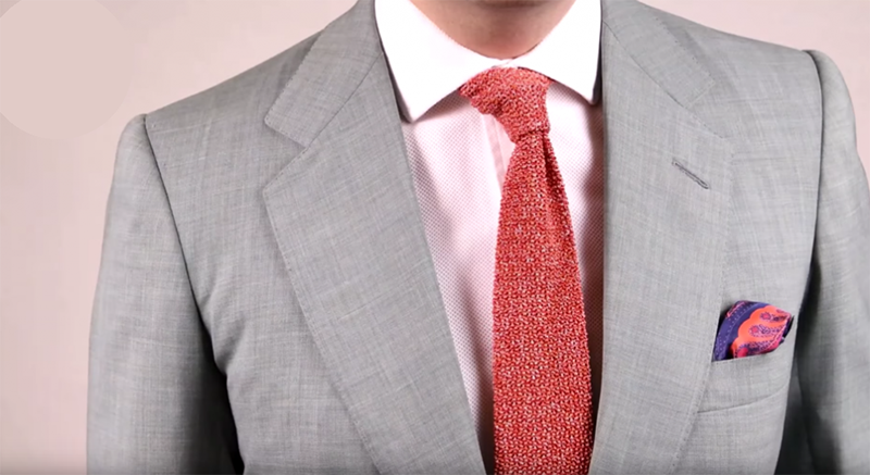 ست کردن کراوات رنگی با کت شلوار طوسی پسرانه