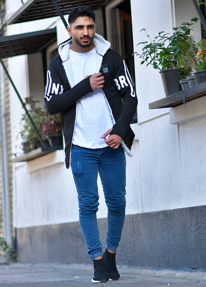 شنل هودی مشکی مردانه طرحدار با خز سفید مدل آستین انگشتی فینگر طرح لانگ بلند