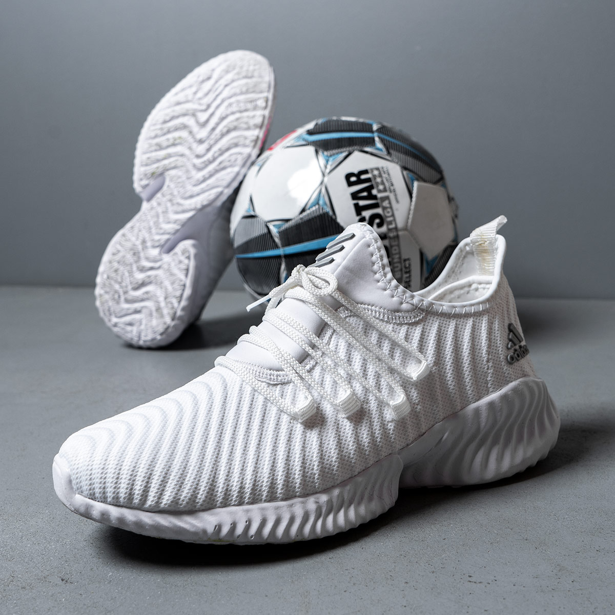 خرید آنلاین کفش ورزشی آدیداس پسرانه سفید اسپرت تابستانه