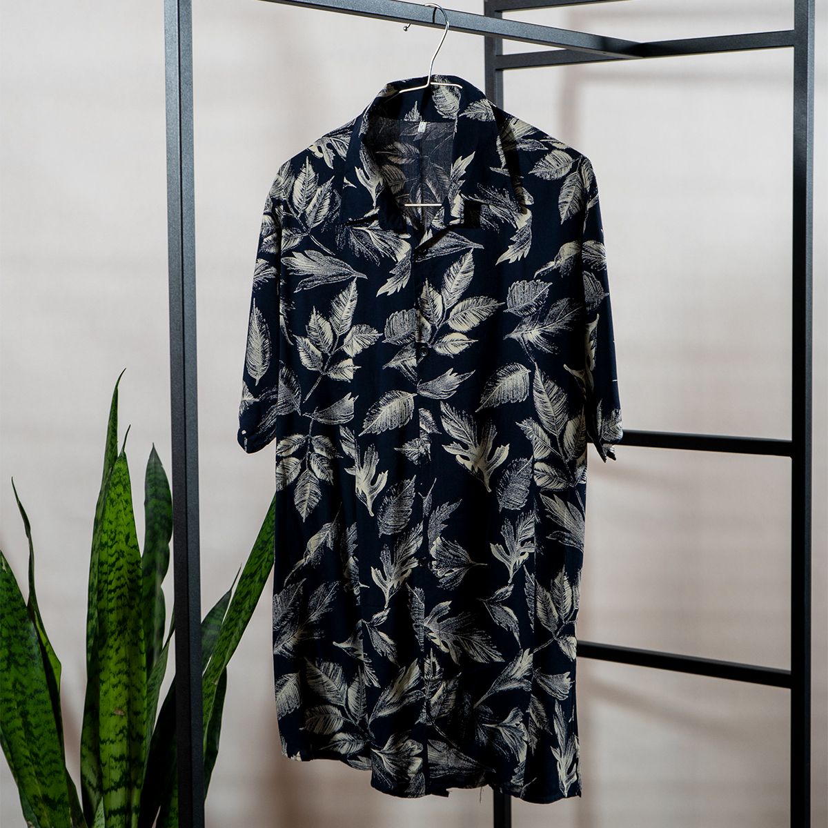 خرید اینترنتی پیراهن سرمه ای آستین کوتاه مردانه کرپ نخی