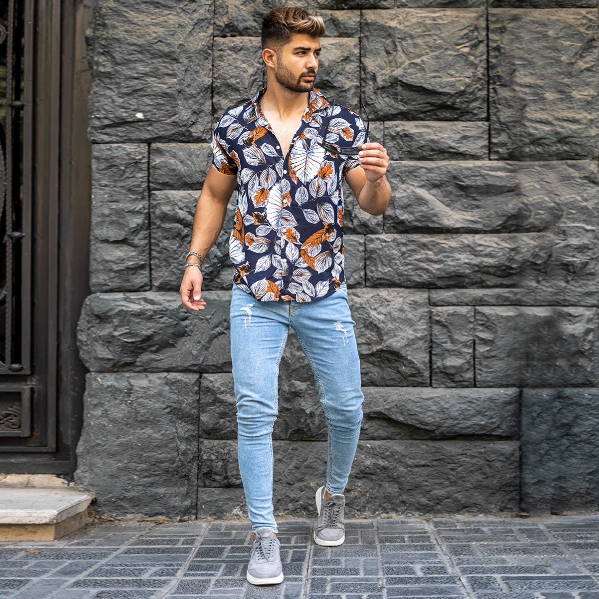 خرید اینترنتی پیراهن هاوایی طرحدار سرمه ای ارزان قیمت