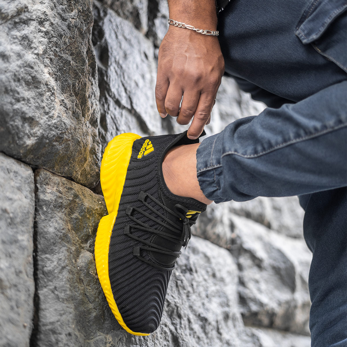 خرید کفش کتانی مشکی زرد مردانه آدیداس 2021