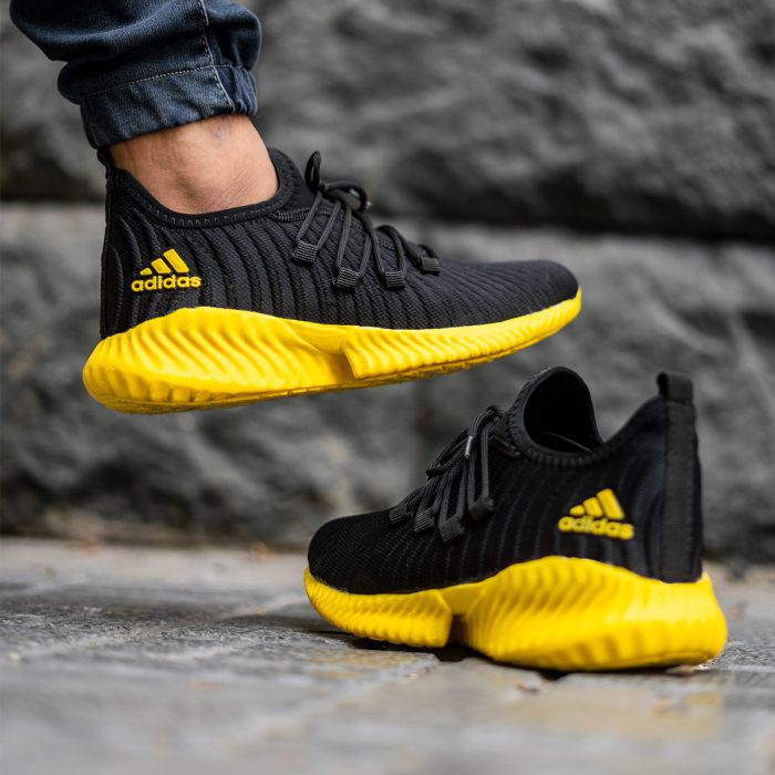 کفش اسپرت مردانه Adidas مشکی زرد طرح کتونی ورزشی