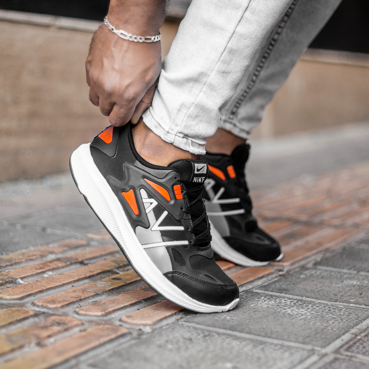 خرید کفش کتانی مشکی نارنجی طرح جدید نایکی