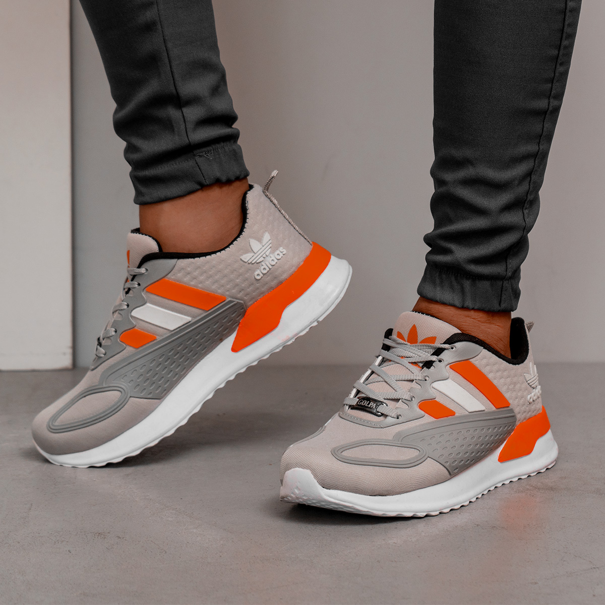 کفش طوسی نارنجی مردانه آدیداس با قیمت ارزان