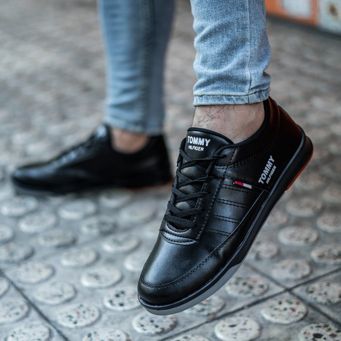کفش چرم اسپرت تخت صاف مردانه مدل tommy مشکی جدید