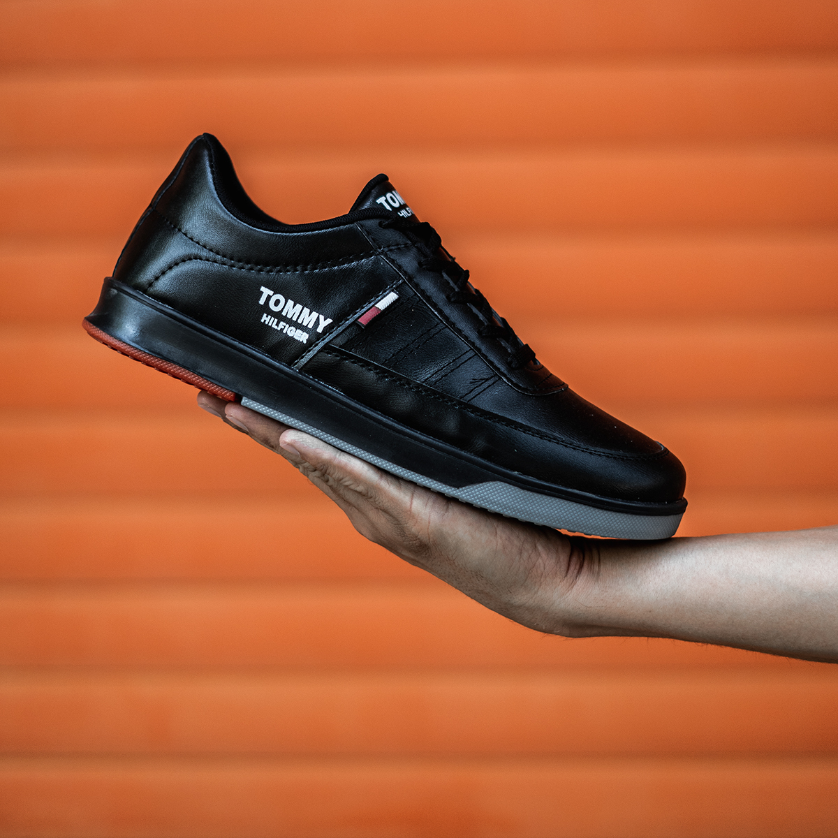 خرید کفش چرم تخت صاف مشکی مردانه مدل تامی ارزان قیمت