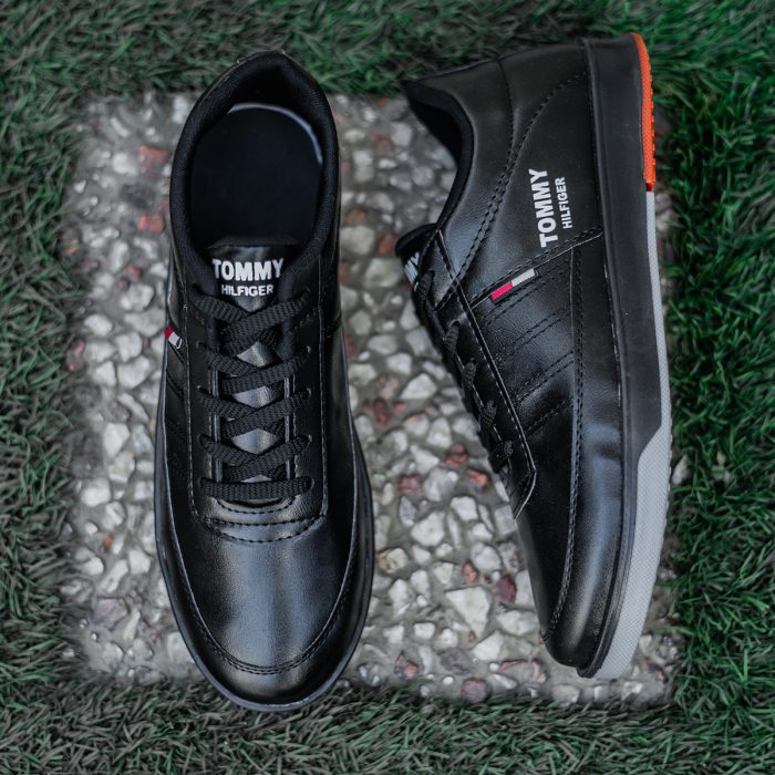 کفش چرم اسپرت تخت صاف مردانه مدل tommy مشکی جدید