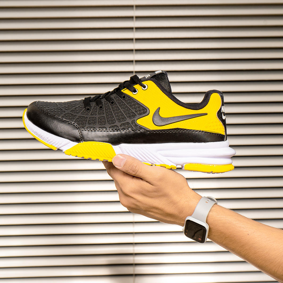 خرید اینترنتی کفش کتانی مردانه زرد مشکی طرح جدید 1400