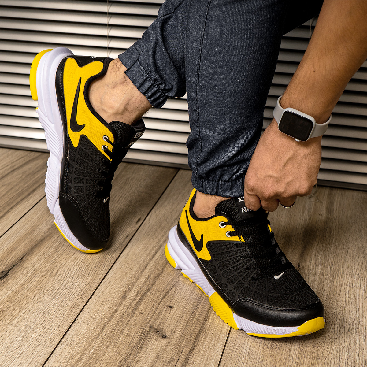 خرید اینترنتی کفش کتانی مردانه زرد مشکی طرح جدید 1400