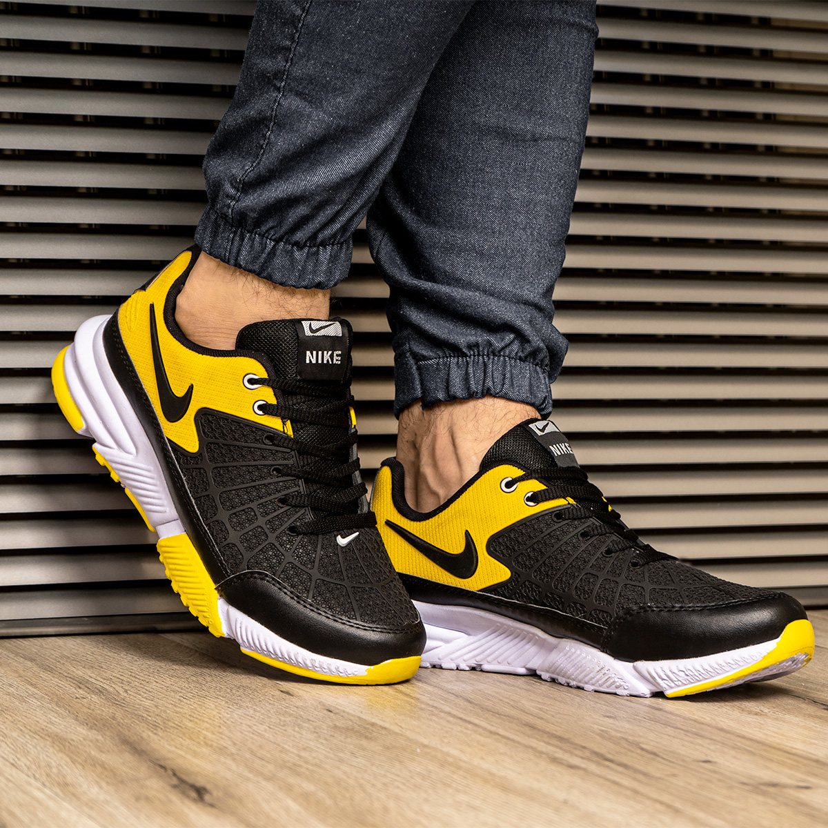 خرید اینترنتی کفش کتانی مردانه زرد مشکی طرح جدید 1400