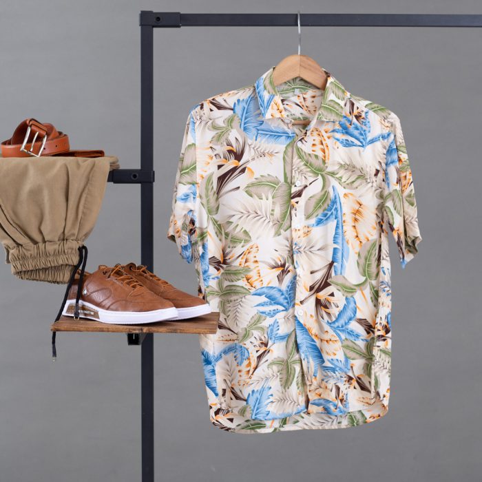 پیراهن هاوایی مردانه سفید طرحدار مدل آستین کوتاه