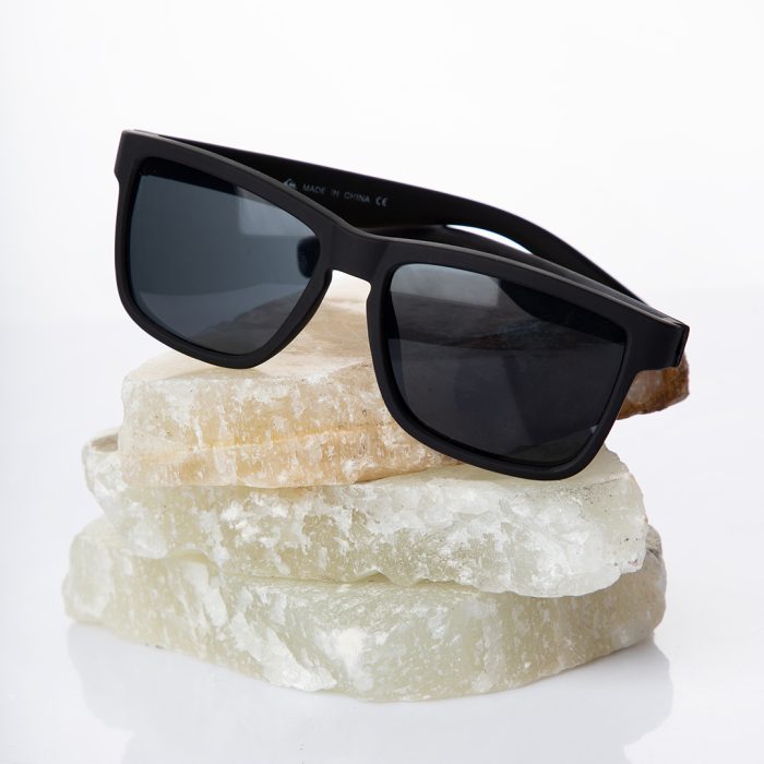عینک آفتابی طرح جدید فریم مشکی مدل شیشه آبی جدید